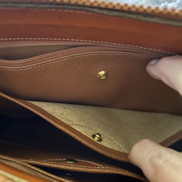 Dooney & Bourke Vintage Cream and Brown Crossbody Bag - Picture 13 of 14